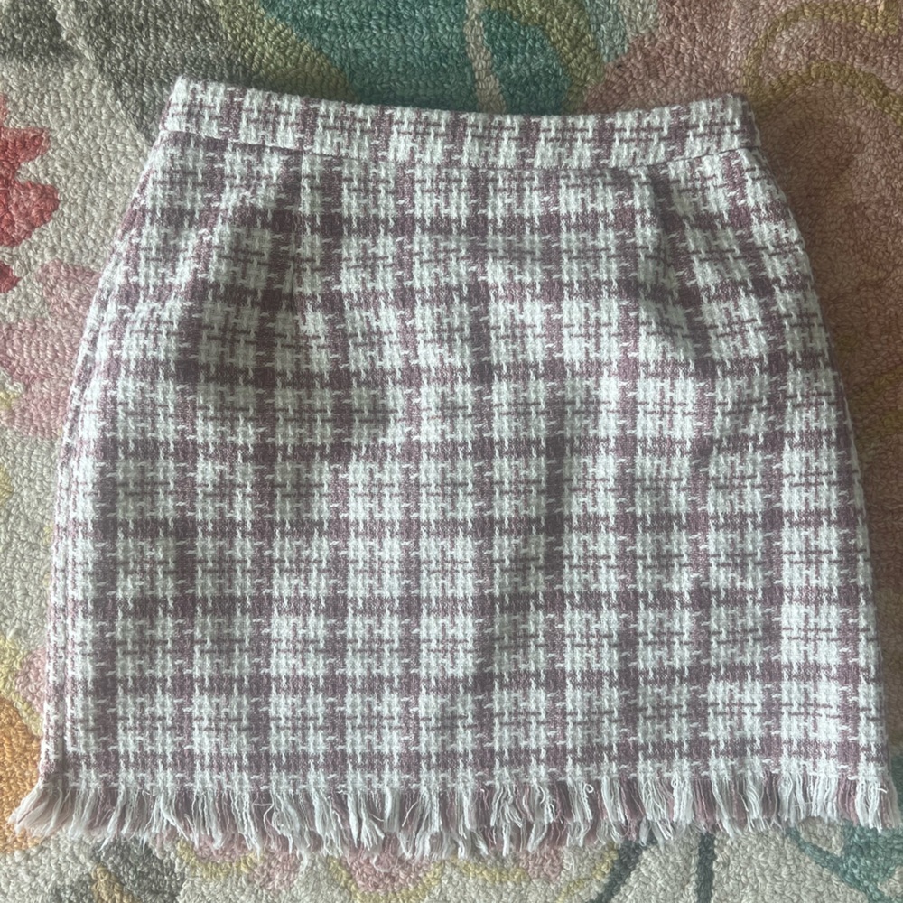 Elegant Pink and White Houndstooth Skirt